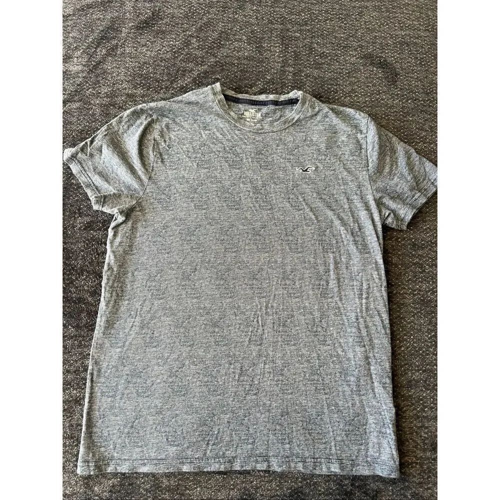 Hollister Must-Have Collection Gray T-Shirt